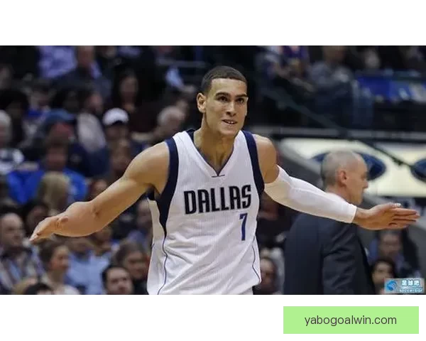 鲍威尔表态愿为胜利调整位置彰显首发球员担当